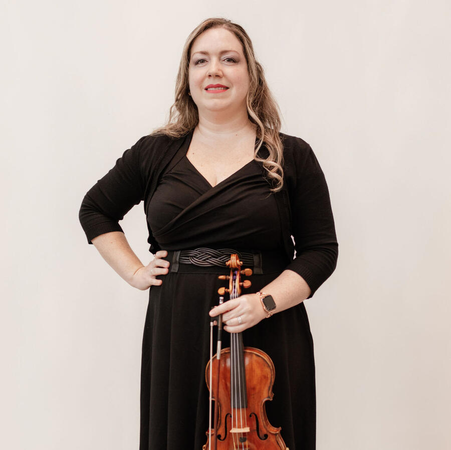 Portrait of wedding violin player Nora in Toronto, ON.